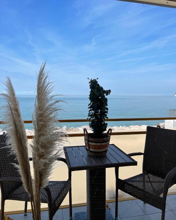 Le De La Digue Apartment *