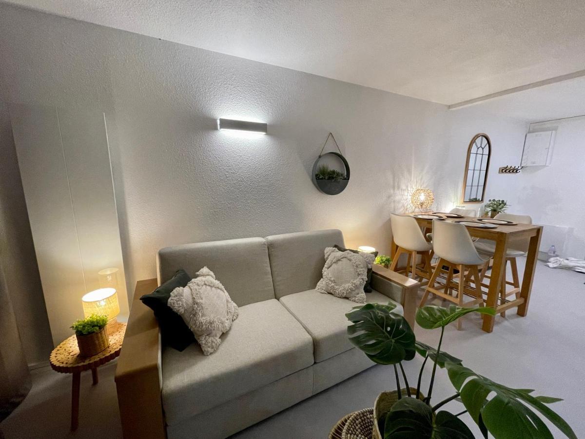 Le De La Digue Apartment *